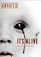 It's Alive (2009) Escenas Nudistas
