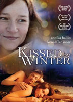 Kissed by Winter escenas nudistas