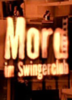 Mord im Swingerclub escenas nudistas