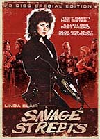 Savage Streets 1984 película escenas de desnudos