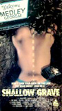 Shallow Grave (1994) Escenas Nudistas