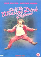 She'll Be Wearing Pink Pyjamas 1984 película escenas de desnudos