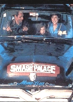 Smash Palace (1981) Escenas Nudistas