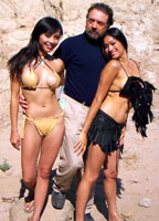 Tarzeena: Queen of Kong Island 2008 película escenas de desnudos