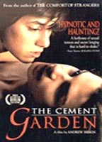 The Cement Garden 1993 película escenas de desnudos