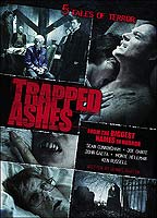 Trapped Ashes (2006) Escenas Nudistas