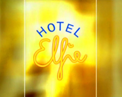 Hotel Elfie  película escenas de desnudos