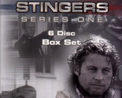 Stingers (1998-2004) Escenas Nudistas