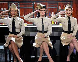 VH1 Divas: Salute The Troops escenas nudistas