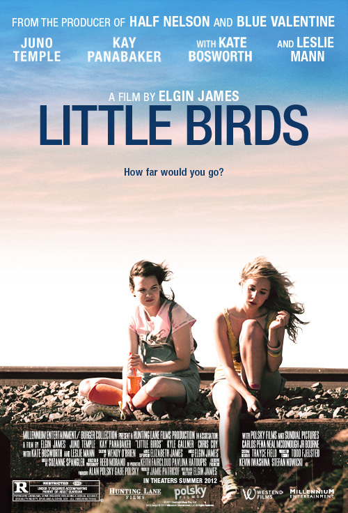 Little Birds (2011) Escenas Nudistas