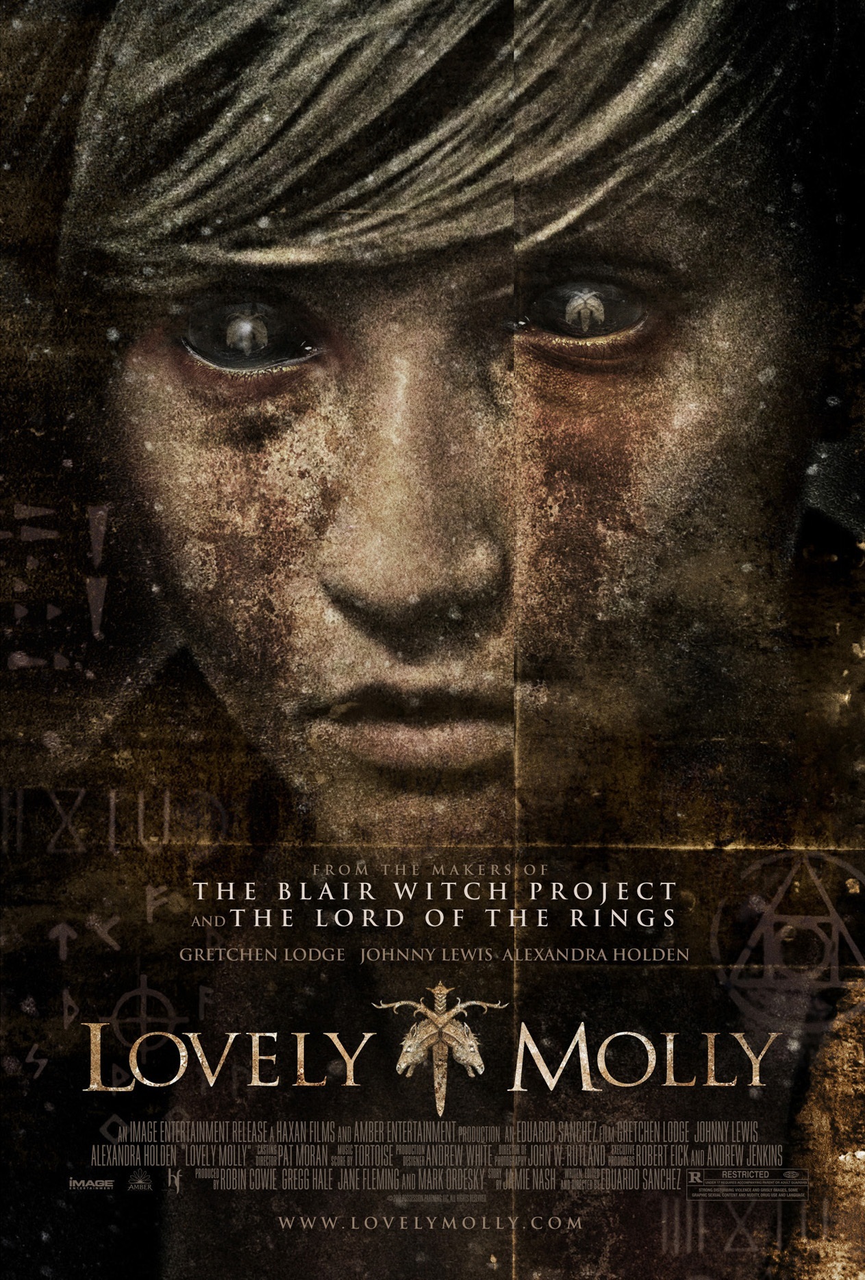 Lovely Molly (2011) Escenas Nudistas