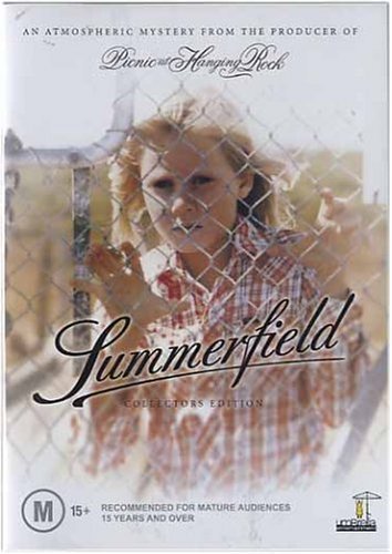 Summerfield (1977) Escenas Nudistas