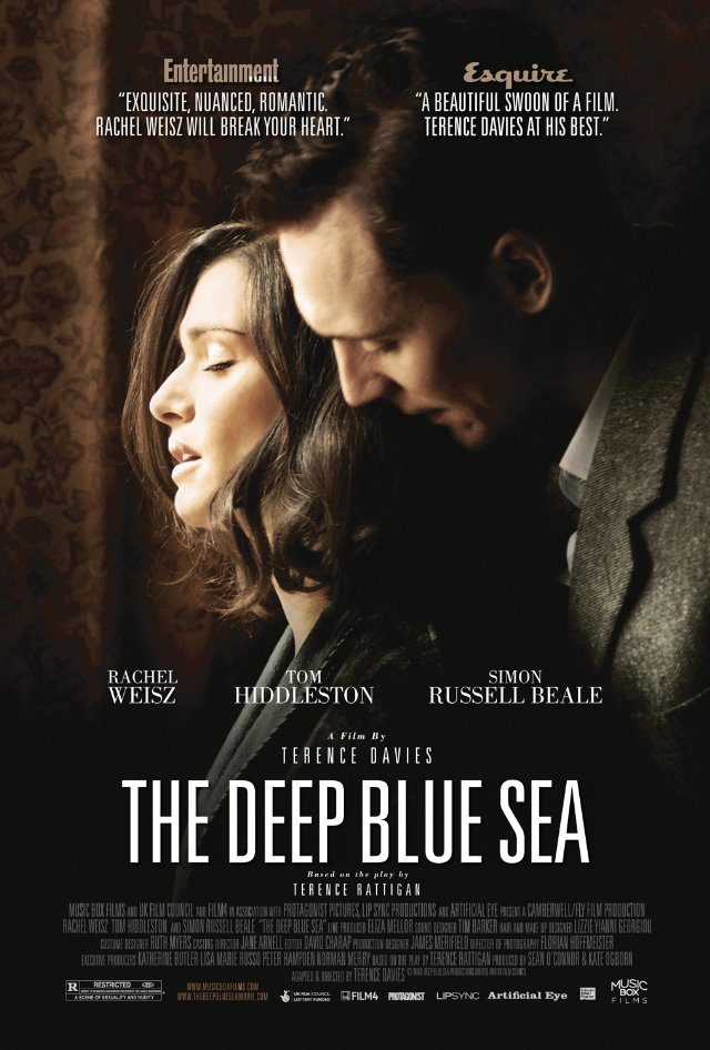 The Deep Blue Sea (2011) Escenas Nudistas