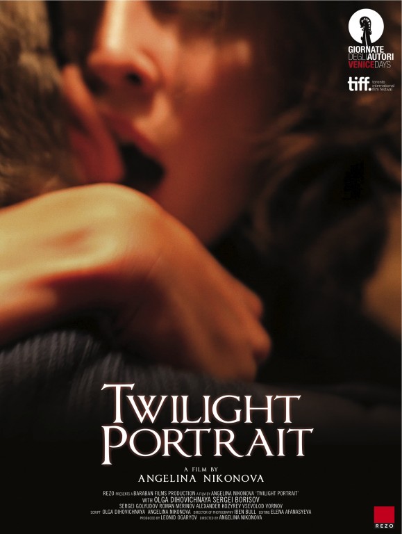 Twilight Portrait (2011) Escenas Nudistas