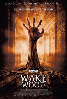 Wake Wood 2011 película escenas de desnudos